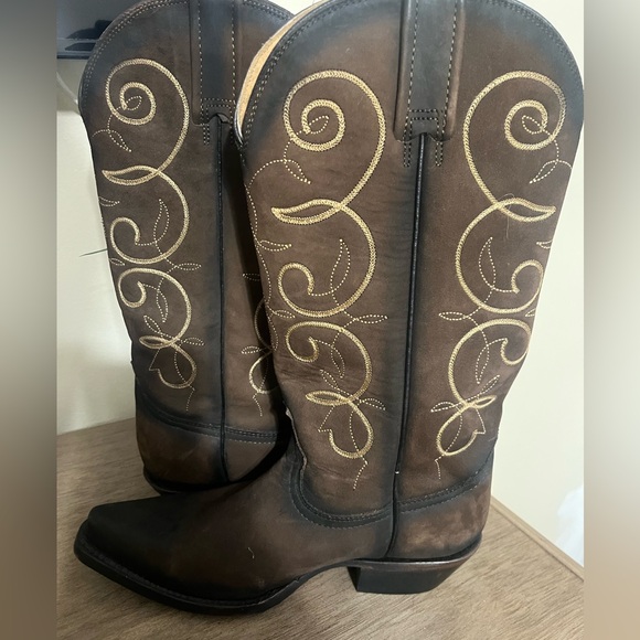 Dark Brown Cowboy 🤠 Boots 👢 with Gold Embroidery size 7 - Picture 9 of 13